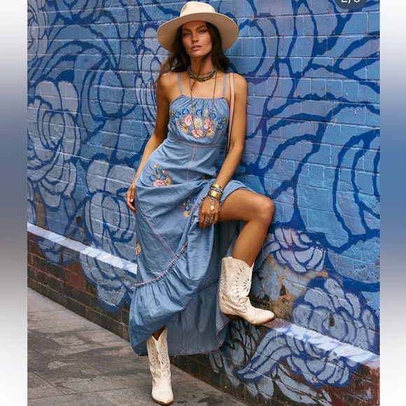 BNWT chasing unicorns bad moon rising embroidered denim chambray maxi dress - Picture 4 of 4